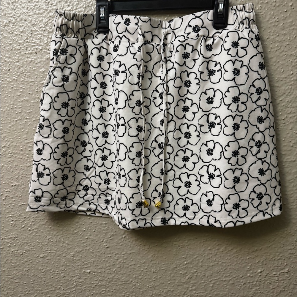 Elegant Floral Women's Mini Skirt